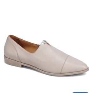 Bueno Women's Tan Leather Slip-On Loafer Flats